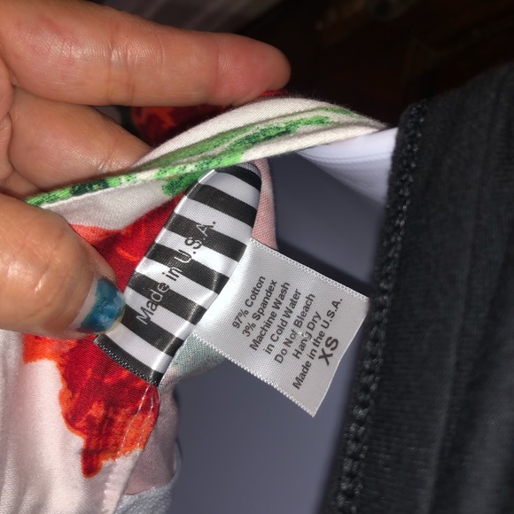 Pinup Couture Red Roses Pencil Skirt - Picture 8 of 8